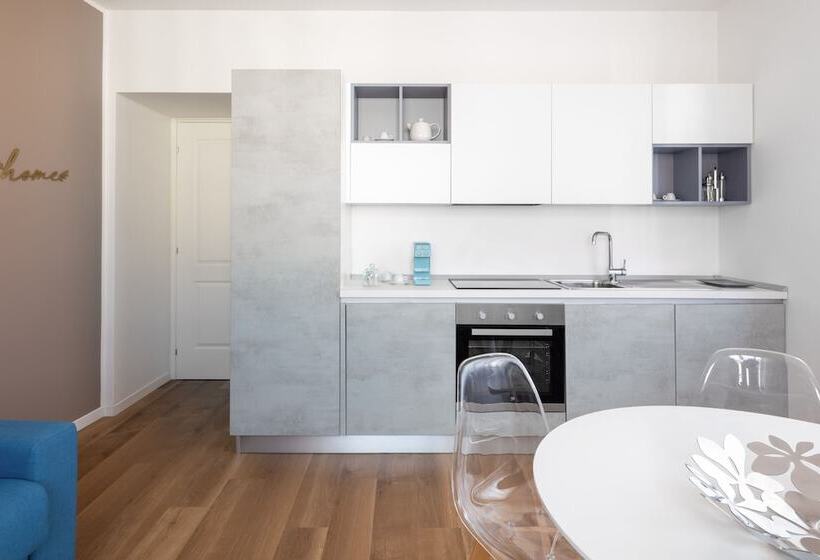 هتل Vis A Vis Apartments