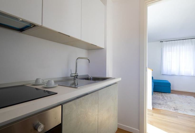 هتل Vis A Vis Apartments