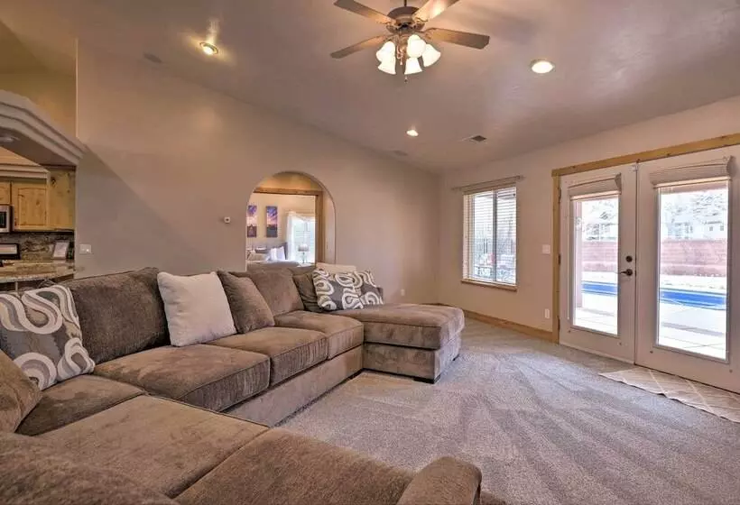 Hurricane Home W/ Pool & Spa ~ 25 Mi To Zion!