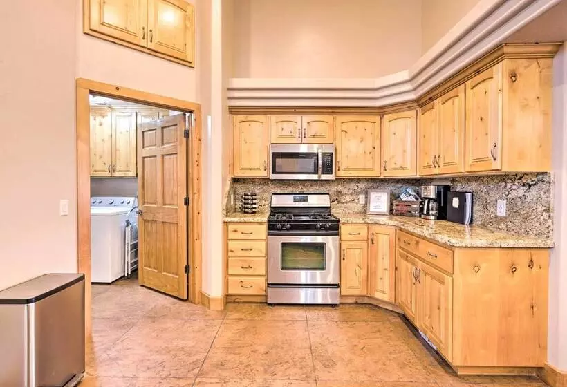 Hurricane Home W/ Pool & Spa ~ 25 Mi To Zion!