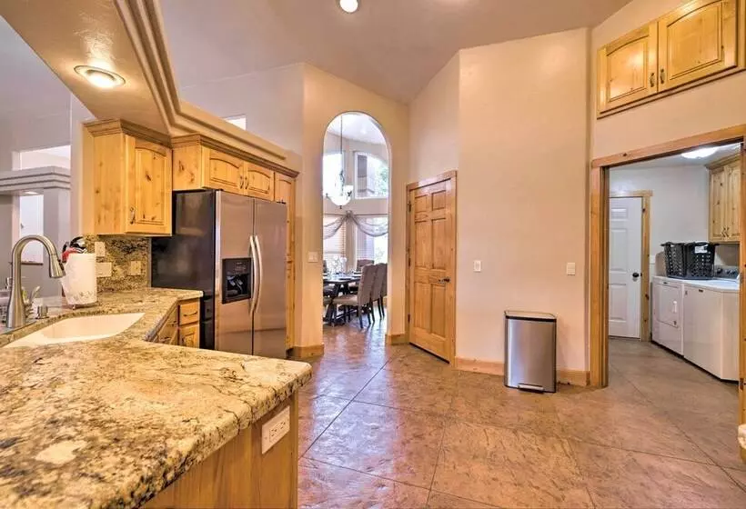 Hurricane Home W/ Pool & Spa ~ 25 Mi To Zion!