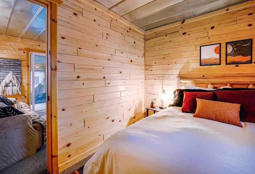 Idyllic  Finn S Retreat    Walk To Lake Huron