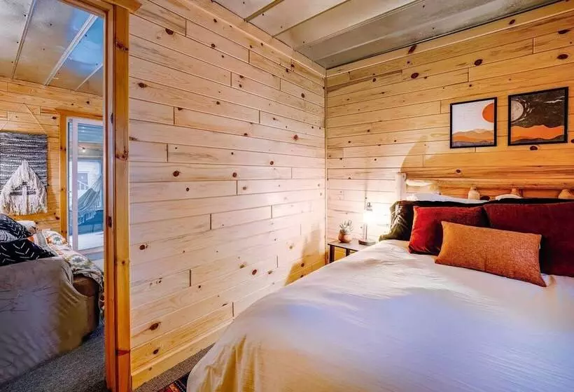 Idyllic  Finn S Retreat    Walk To Lake Huron