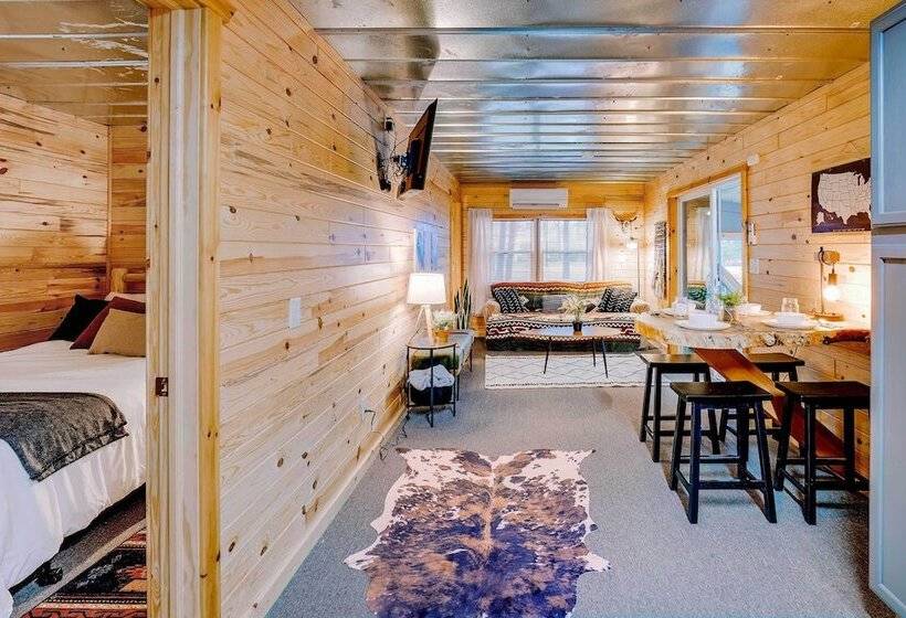 Idyllic  Finn S Retreat    Walk To Lake Huron