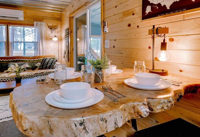 Idyllic  Finn S Retreat    Walk To Lake Huron