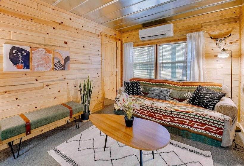 Idyllic  Finn S Retreat    Walk To Lake Huron