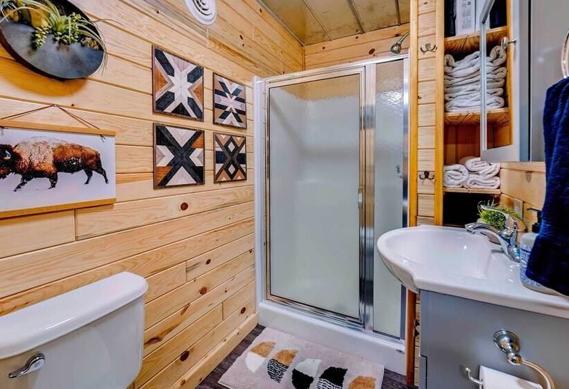 Idyllic  Finn S Retreat    Walk To Lake Huron