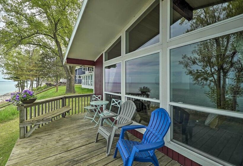 Lakefront Cottage Near Wineries + State Parks!