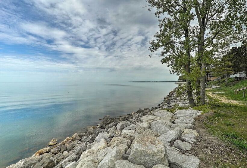 Lakefront Cottage Near Wineries + State Parks!