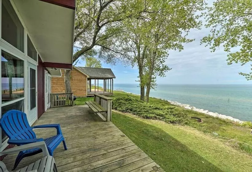 Lakefront Cottage Near Wineries + State Parks!