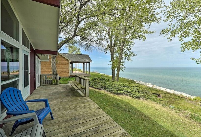 Lakefront Cottage Near Wineries + State Parks!