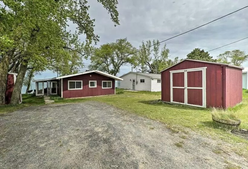 Lakefront Cottage Near Wineries + State Parks!