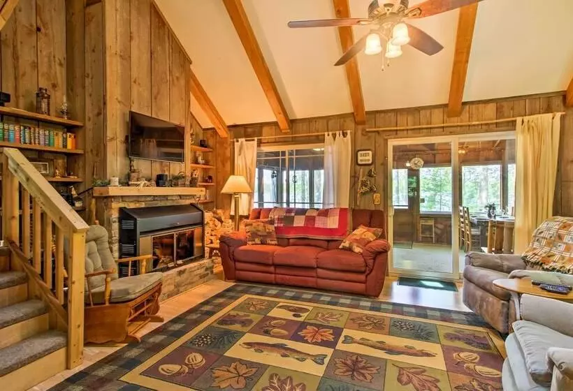 Lakefront Cumberland Cabin W/ Dock & Fire Pit!