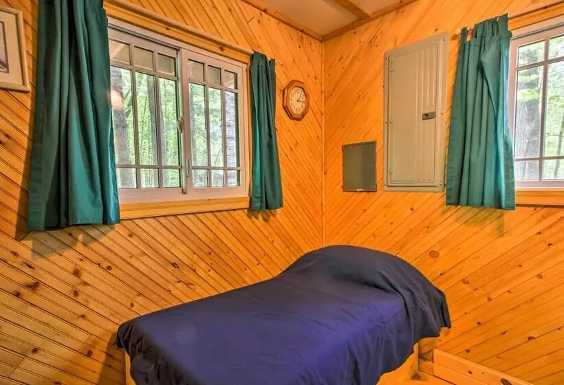 Lakefront Cumberland Cabin W/ Dock & Fire Pit!