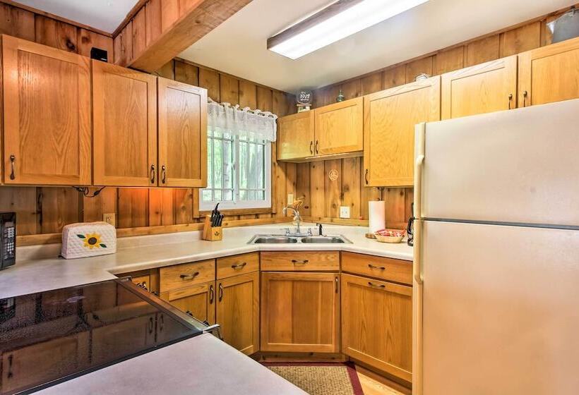 Lakefront Cumberland Cabin W/ Dock & Fire Pit!