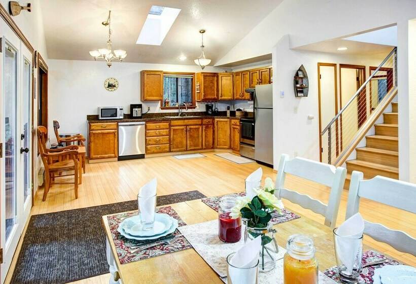 Lakefront Yelm Home: Lake Views + Pet Friendly!