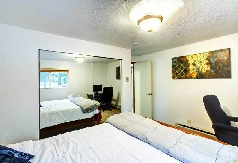 Lakefront Yelm Home: Lake Views + Pet Friendly!