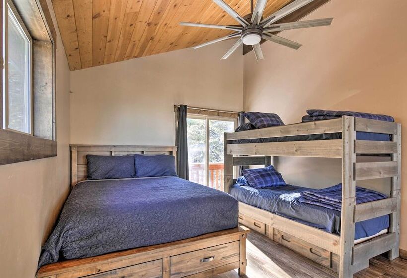 Longview Lodge  W/ Furnished Deck & Fire Pit!