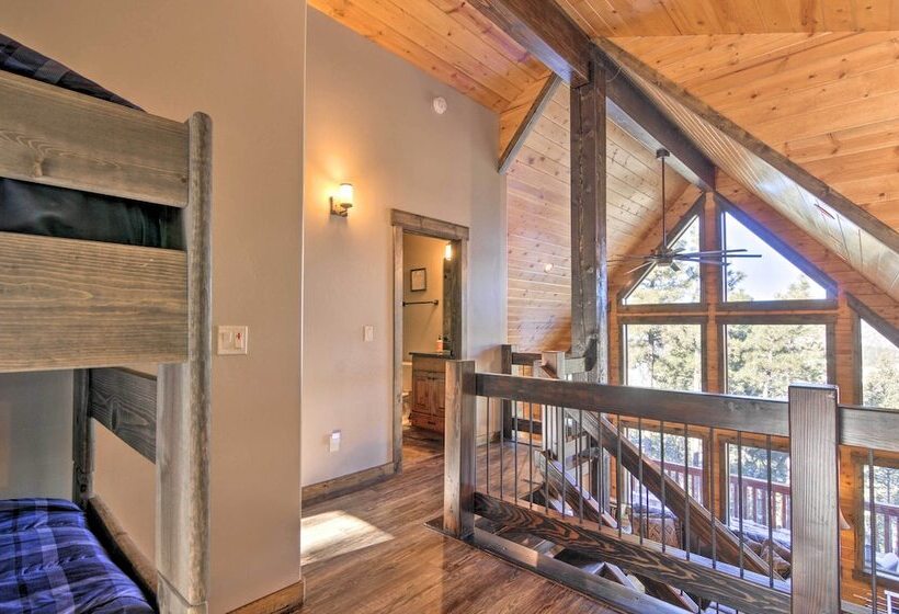 Longview Lodge  W/ Furnished Deck & Fire Pit!