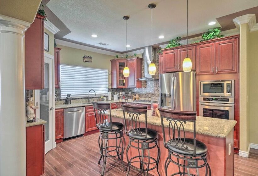 Manteca Home W/ Gated Yard ~ 2 Mi To Downtown