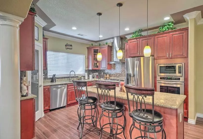 Manteca Home W/ Gated Yard ~ 2 Mi To Downtown