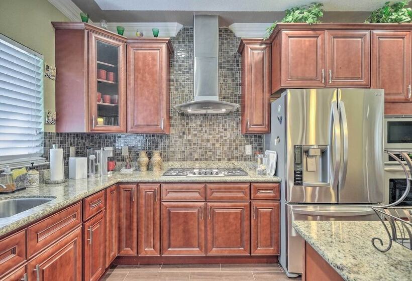 Manteca Home W/ Gated Yard ~ 2 Mi To Downtown