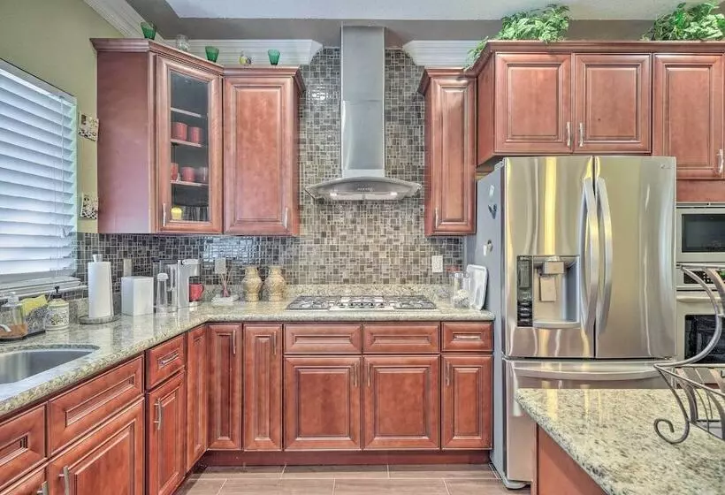 Manteca Home W/ Gated Yard ~ 2 Mi To Downtown