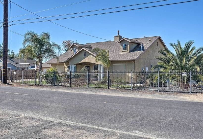 Manteca Home W/ Gated Yard ~ 2 Mi To Downtown