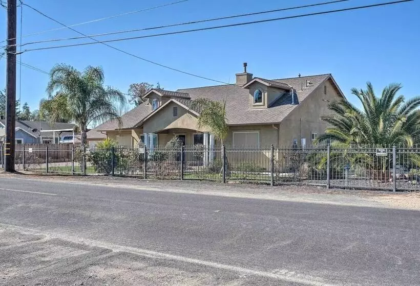 Manteca Home W/ Gated Yard ~ 2 Mi To Downtown