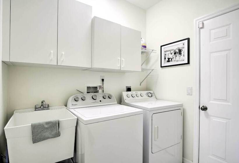 Marco Island Home W/ Southwest Sun & 2 Mi To Beach