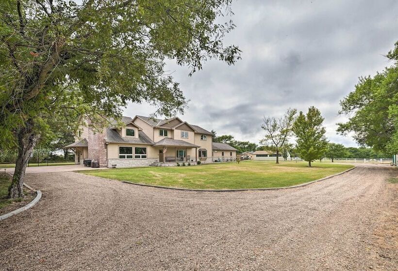 Massive Peck Home W/ Woods & Creek To Explore