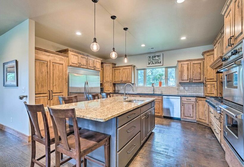 Massive Peck Home W/ Woods & Creek To Explore