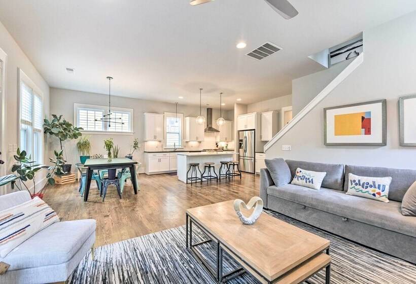 Modern Charlotte Home ~ 4 Mi To Downtown!