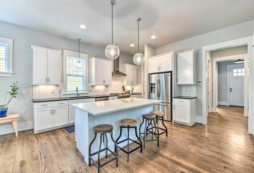 Modern Charlotte Home ~ 4 Mi To Downtown!