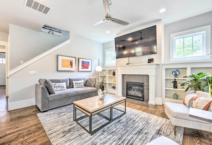 Modern Charlotte Home ~ 4 Mi To Downtown!