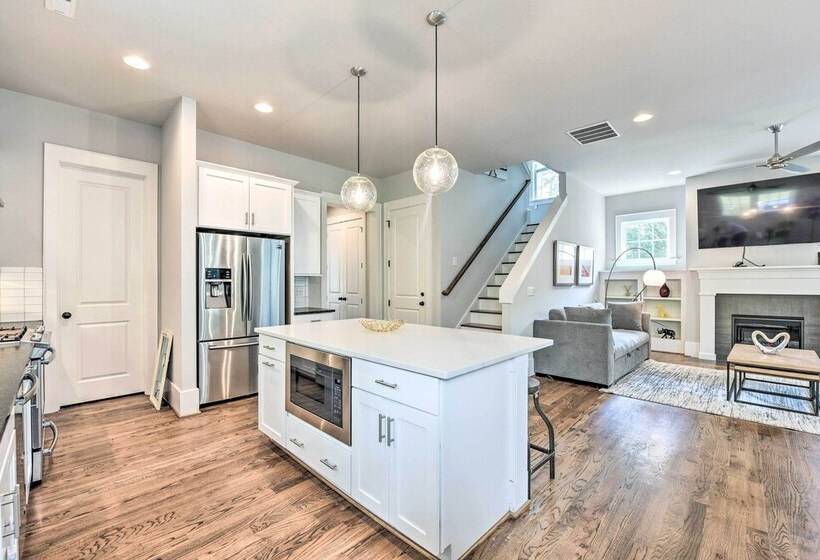Modern Charlotte Home ~ 4 Mi To Downtown!