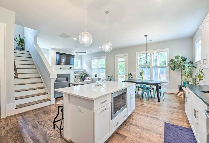 Modern Charlotte Home ~ 4 Mi To Downtown!