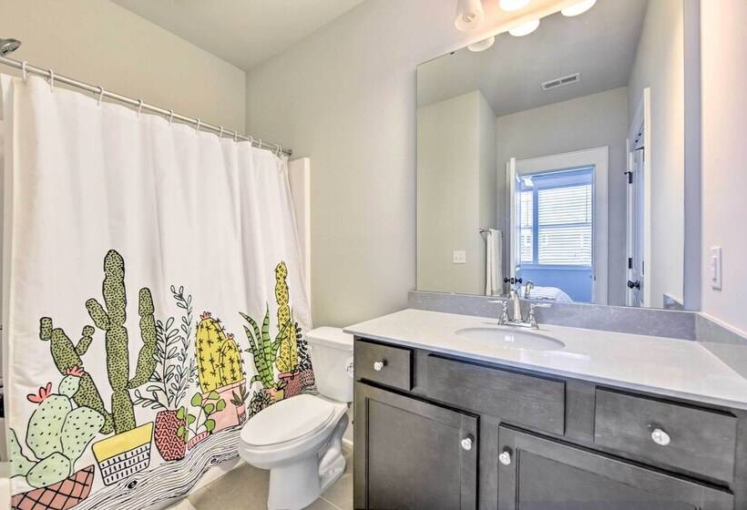 Modern Charlotte Home ~ 4 Mi To Downtown!