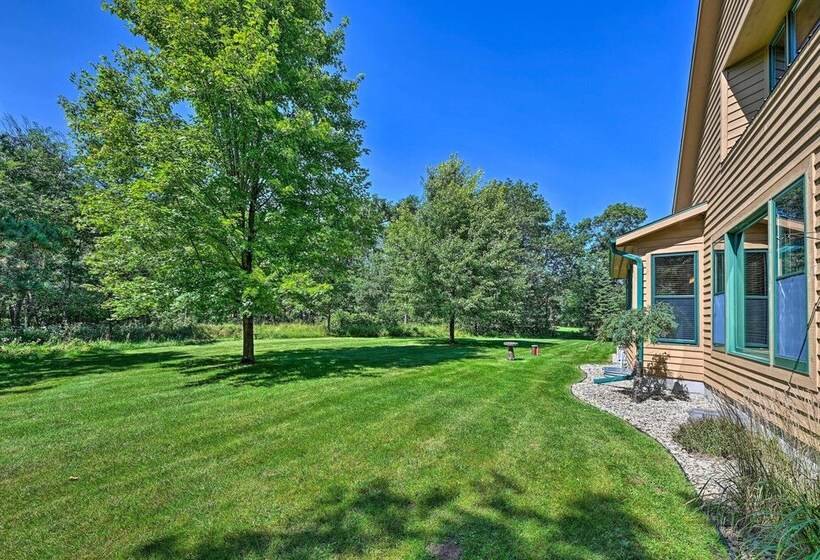 Nekoosa Golf Course Retreat W/ Hot Tub!