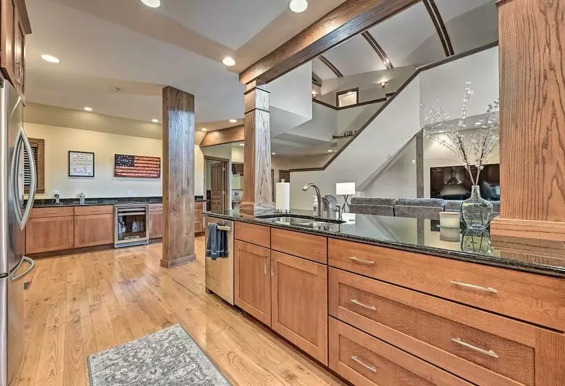 Nekoosa Golf Course Retreat W/ Hot Tub!