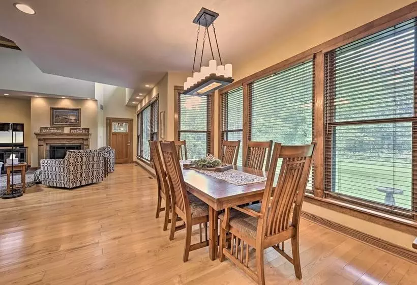 Nekoosa Golf Course Retreat W/ Hot Tub!