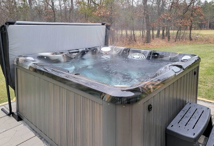 Nekoosa Golf Course Retreat W/ Hot Tub!