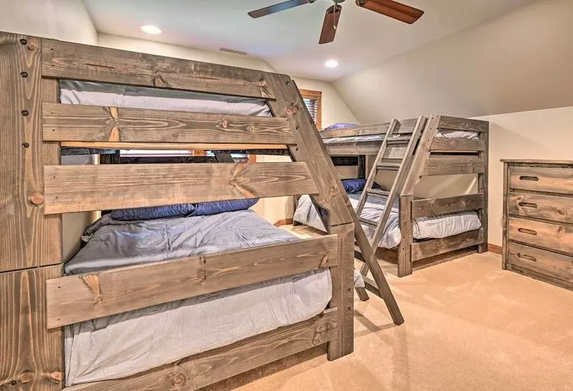 Nekoosa Golf Course Retreat W/ Hot Tub!