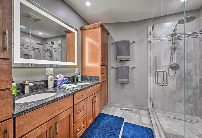 Nekoosa Golf Course Retreat W/ Hot Tub!