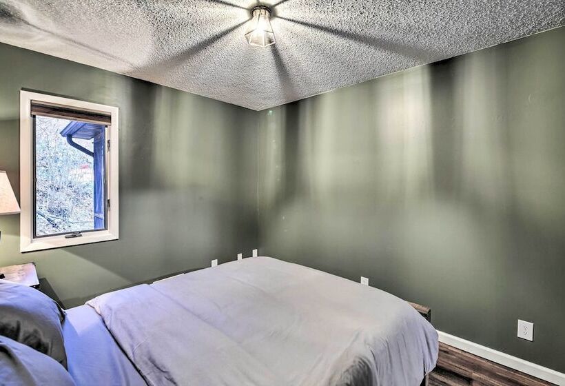 Peaceful Cottage W/ Mtn View Near Atv Trails!