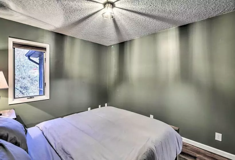 Peaceful Cottage W/ Mtn View Near Atv Trails!