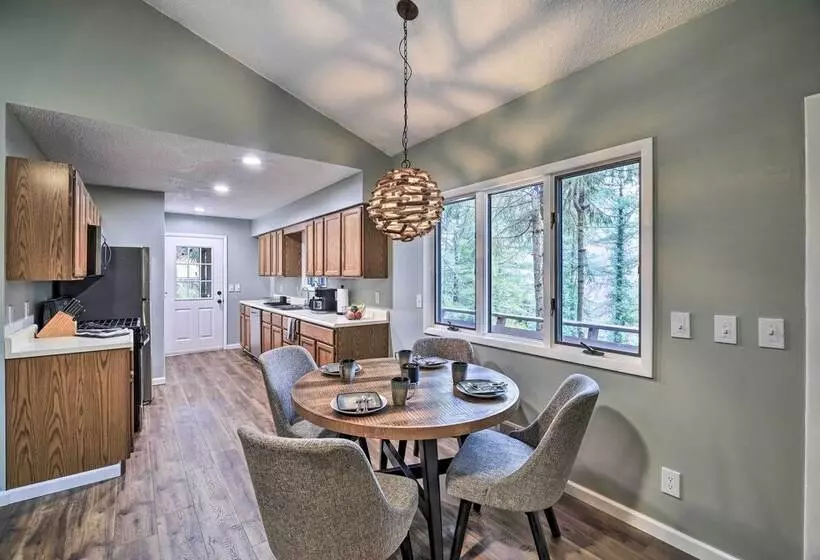 Peaceful Cottage W/ Mtn View Near Atv Trails!