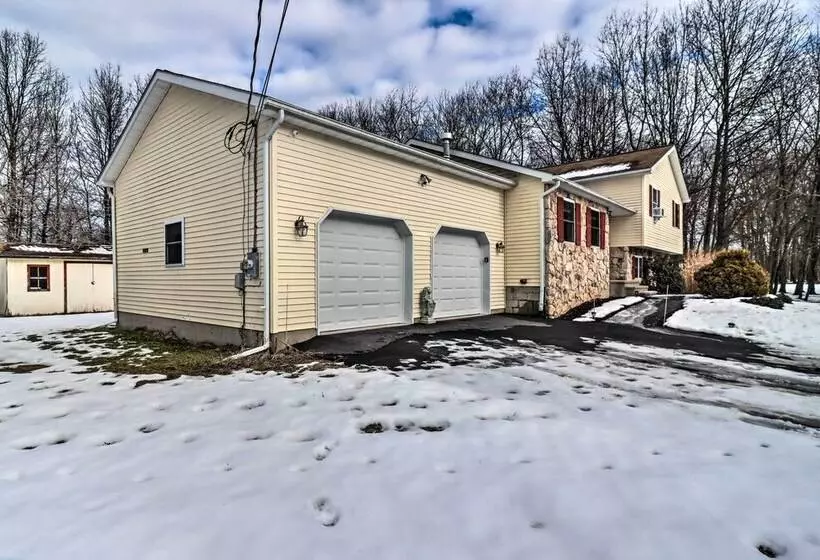 Pet Friendly Long Pond Home W/ Fire Pit!