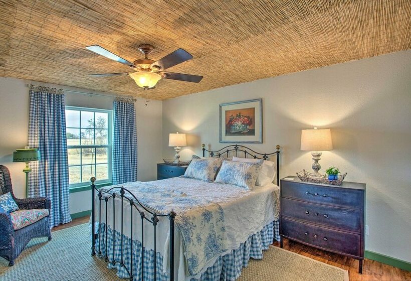 Quaint Countryside Casita: 45 Mi To Ft. Worth
