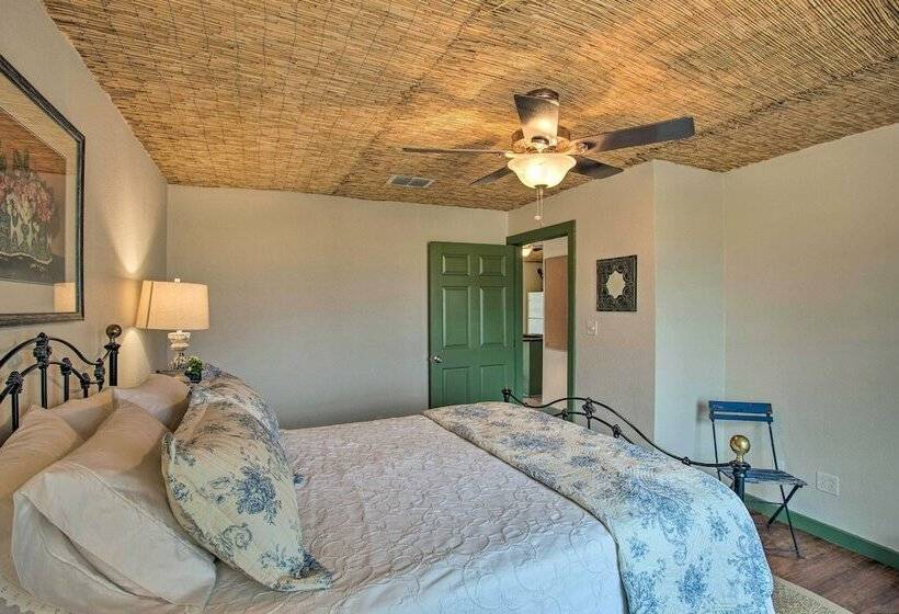 Quaint Countryside Casita: 45 Mi To Ft. Worth